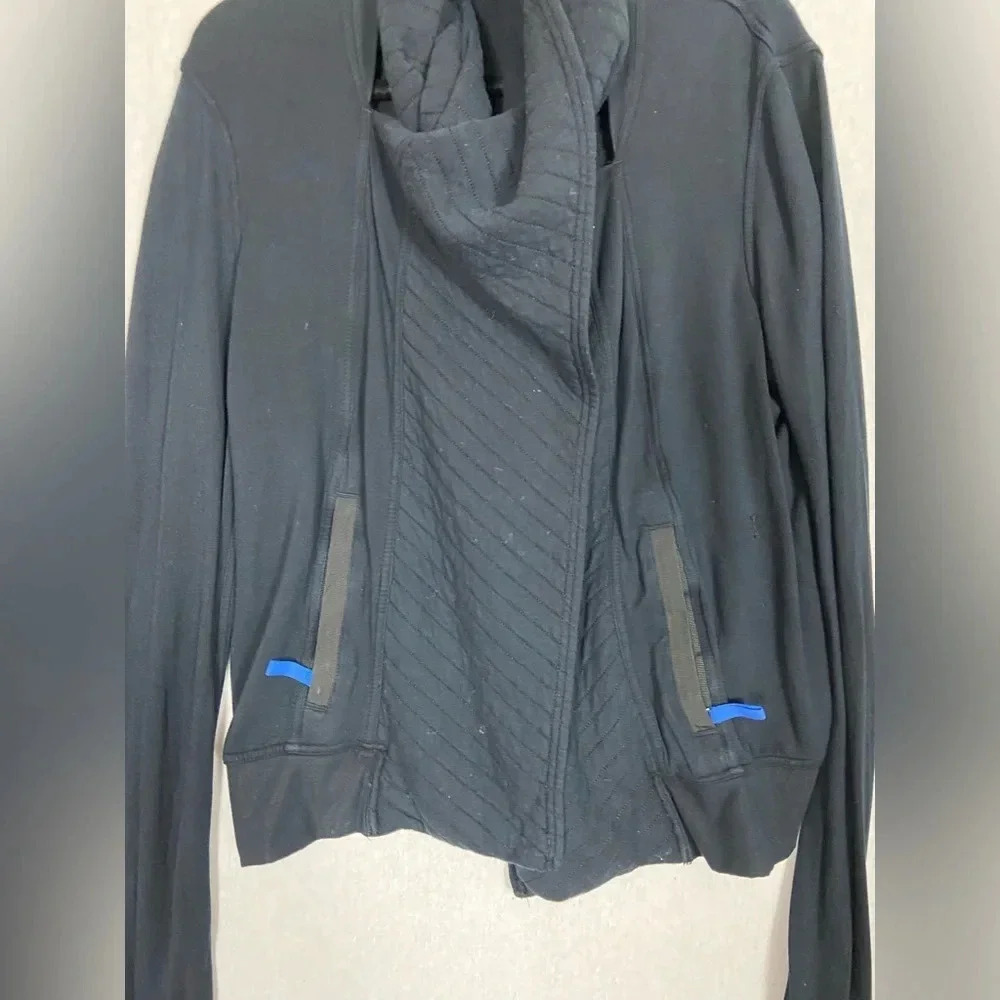 KIT AND ACE Wrap Up Stretch Jacket With Attached Scarf Black  EUC Sz 6 - Picture 4 of 13
